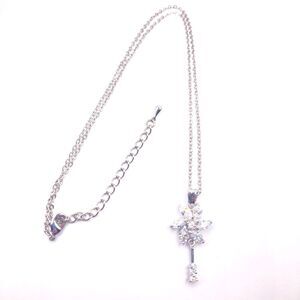 Silver flower bar pendant necklace